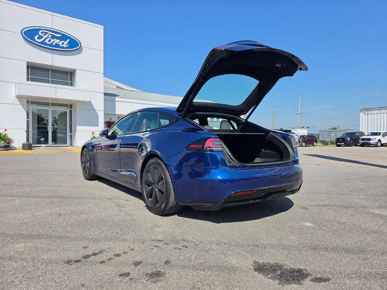 Tesla Model S - Image 11