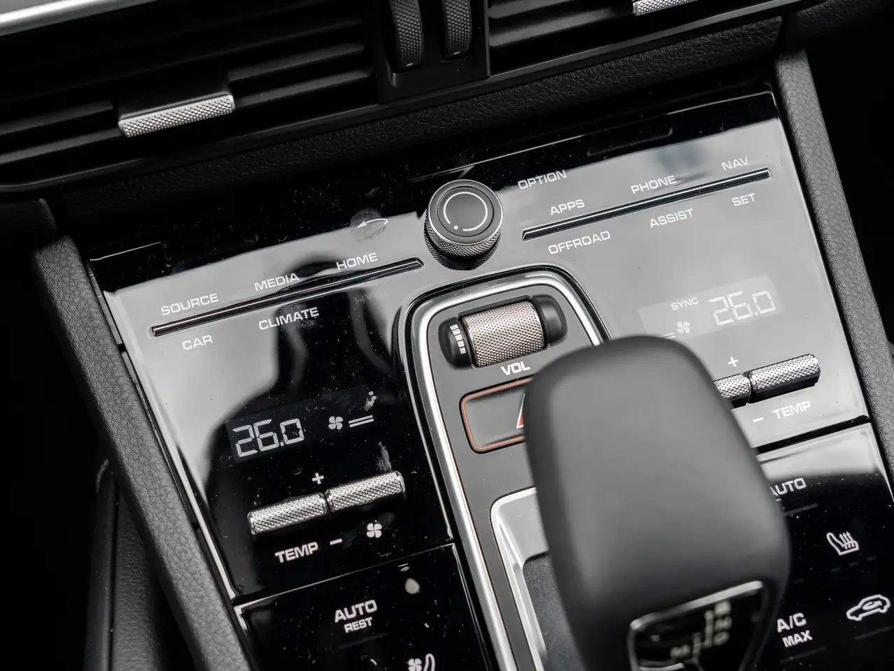 Porsche Cayenne - Image 29