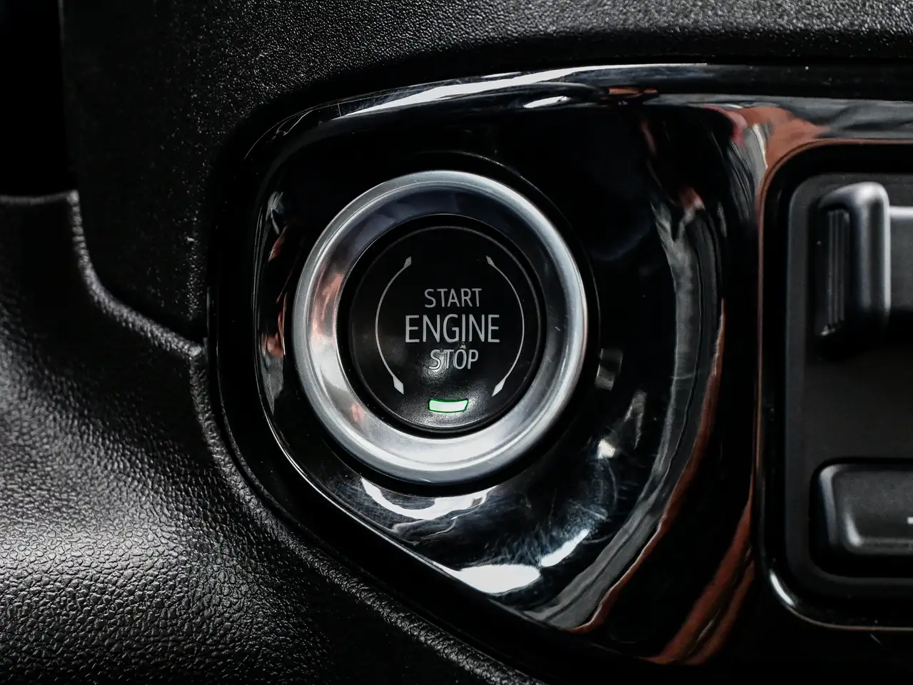 Chevrolet Silverado 1500 - Image 24