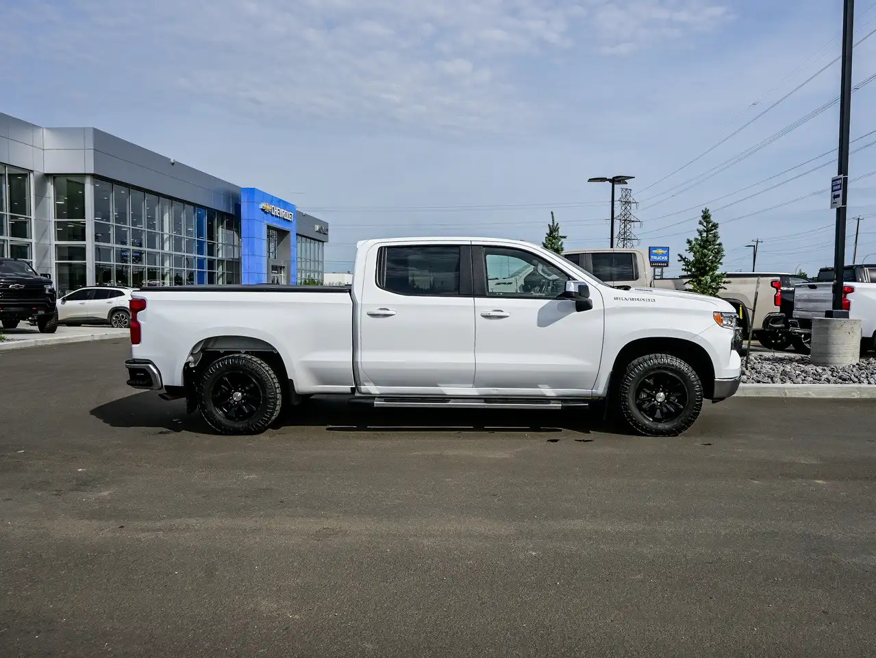 Chevrolet Silverado 1500 - Image 15