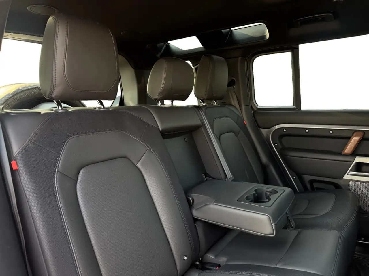 Land Rover Defender - Image 20