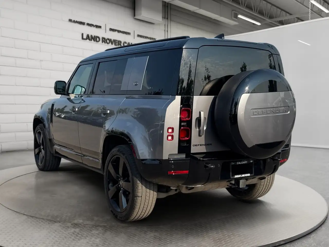 Land Rover Defender - Image 3