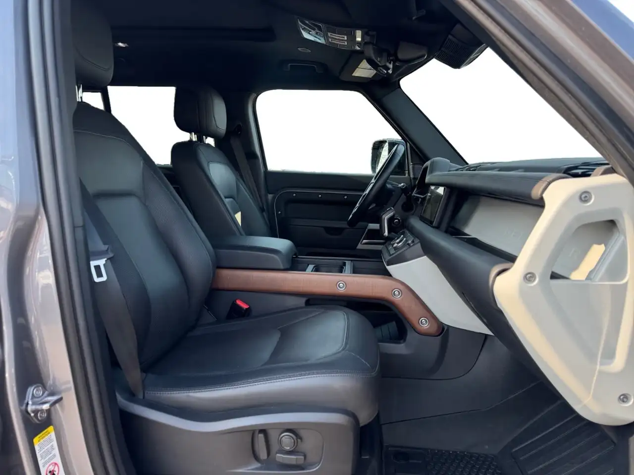 Land Rover Defender - Image 18