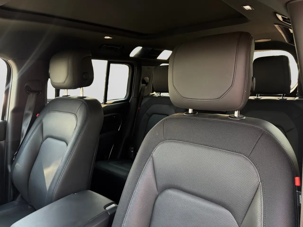 Land Rover Defender - Image 10