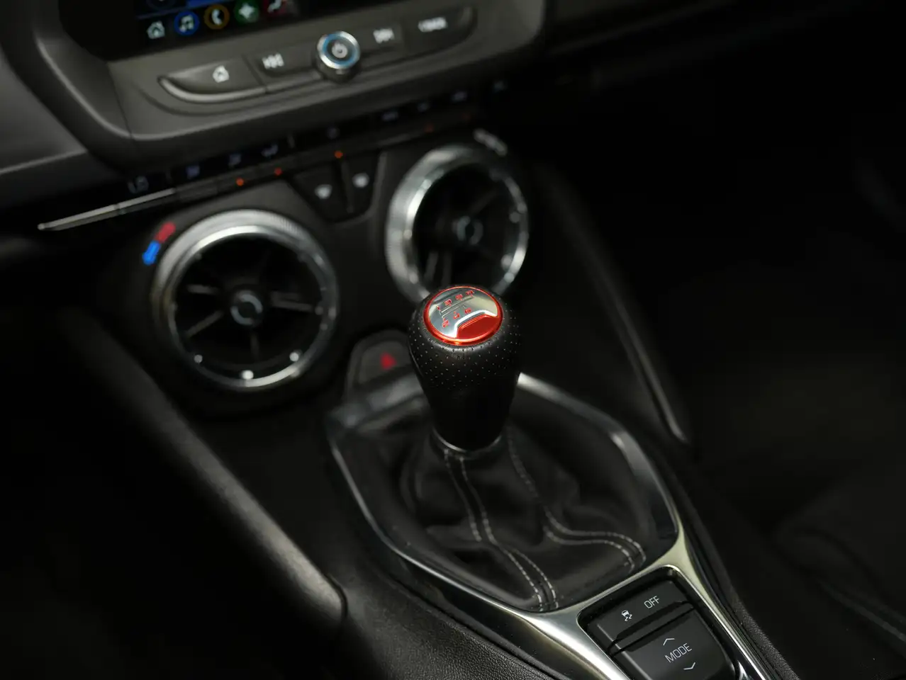Chevrolet Camaro - Image 21