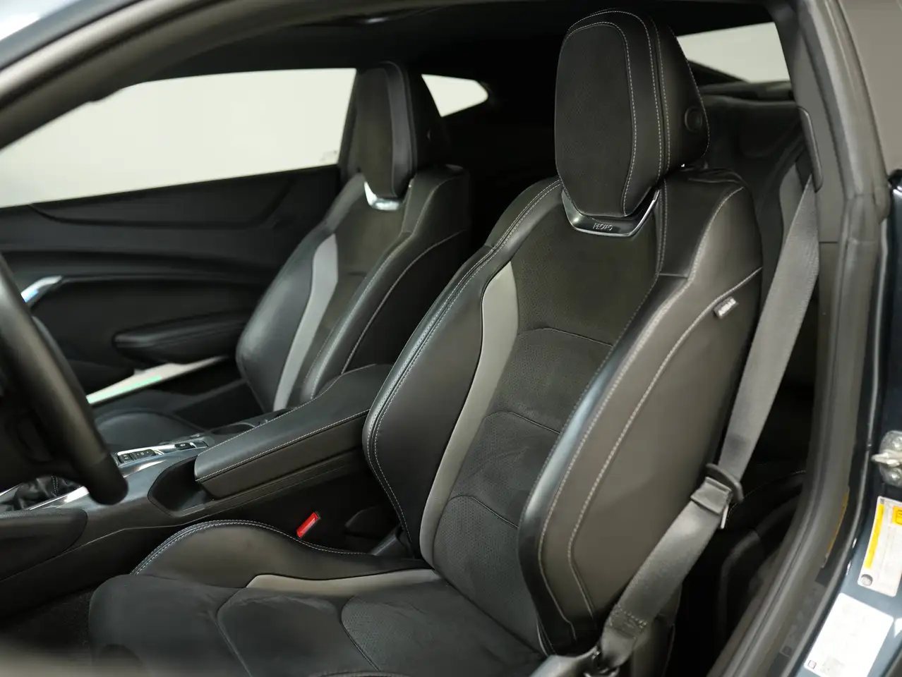 Chevrolet Camaro - Image 17
