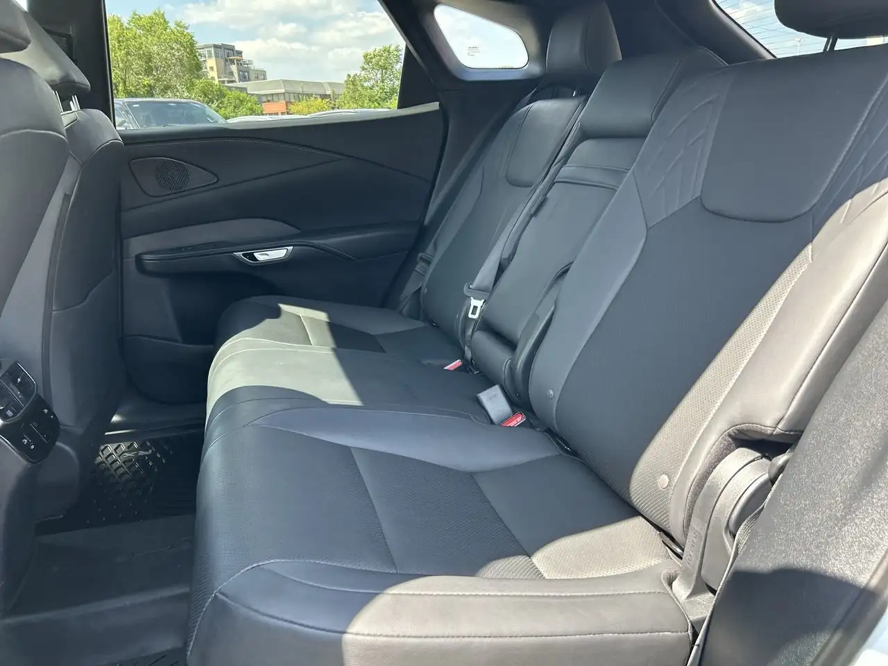 Lexus RX - Image 30