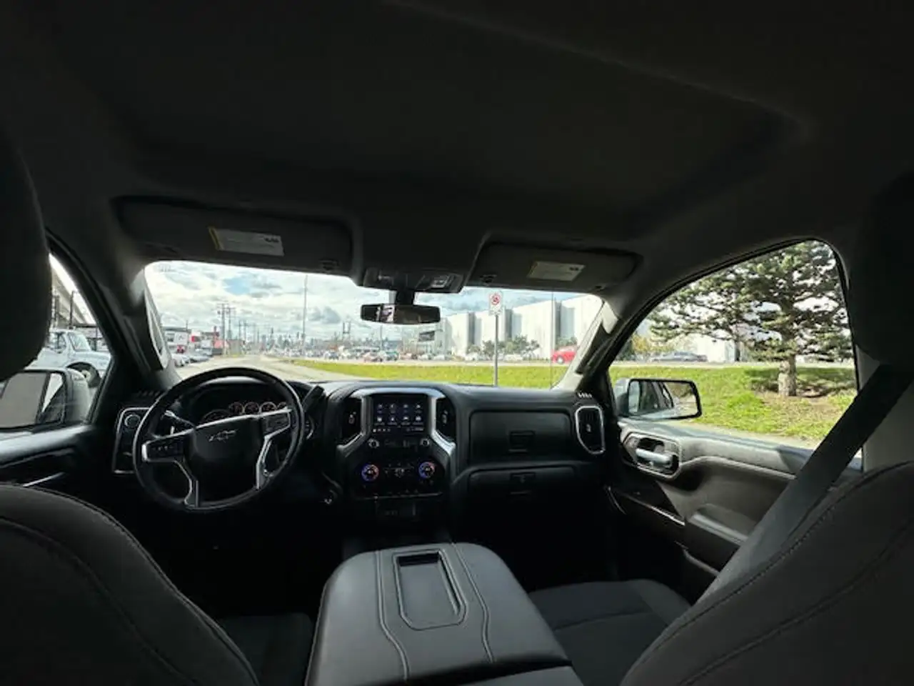 Chevrolet Silverado 1500 - Image 10