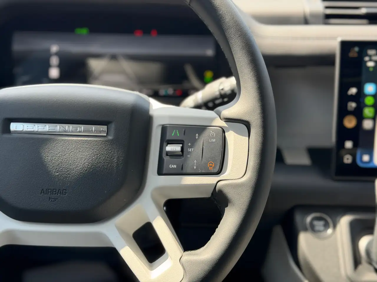 Land Rover Defender - Image 23