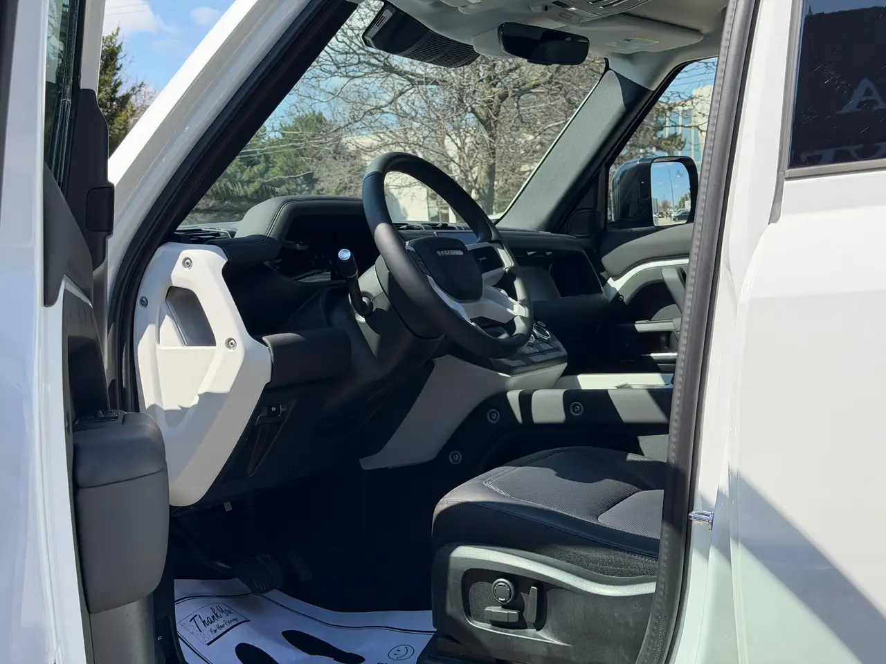 Land Rover Defender - Image 13