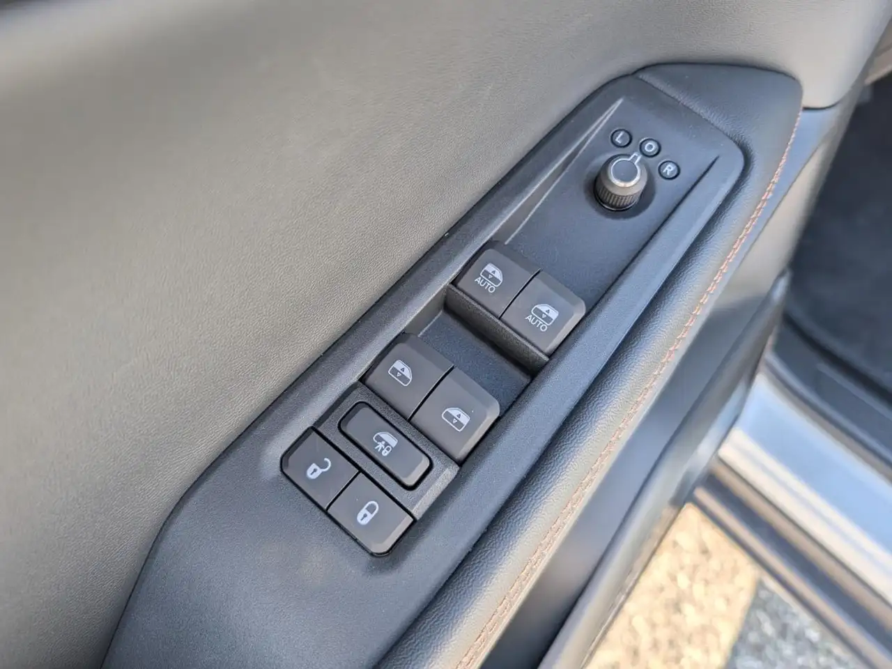 Jeep Cherokee - Image 11
