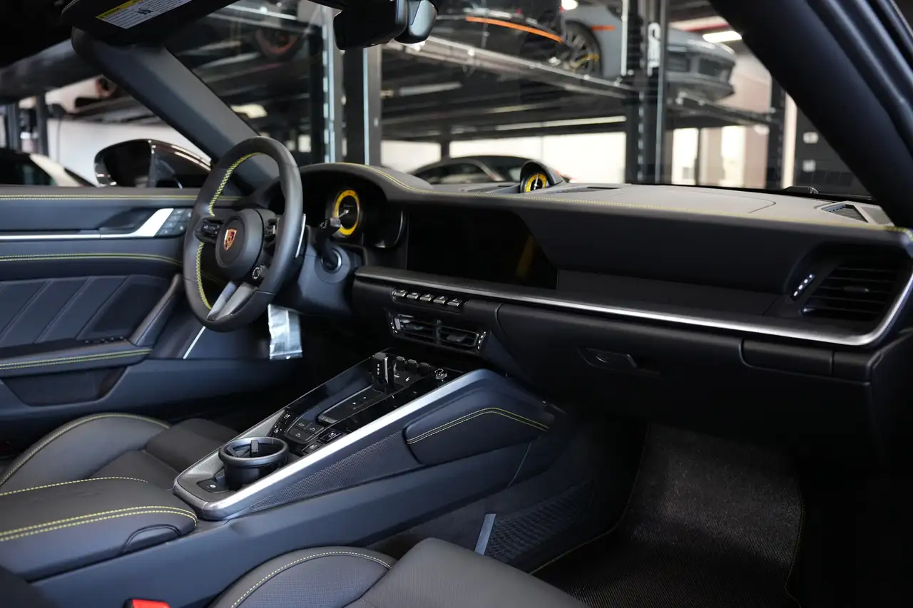 Porsche 911 - Image 14