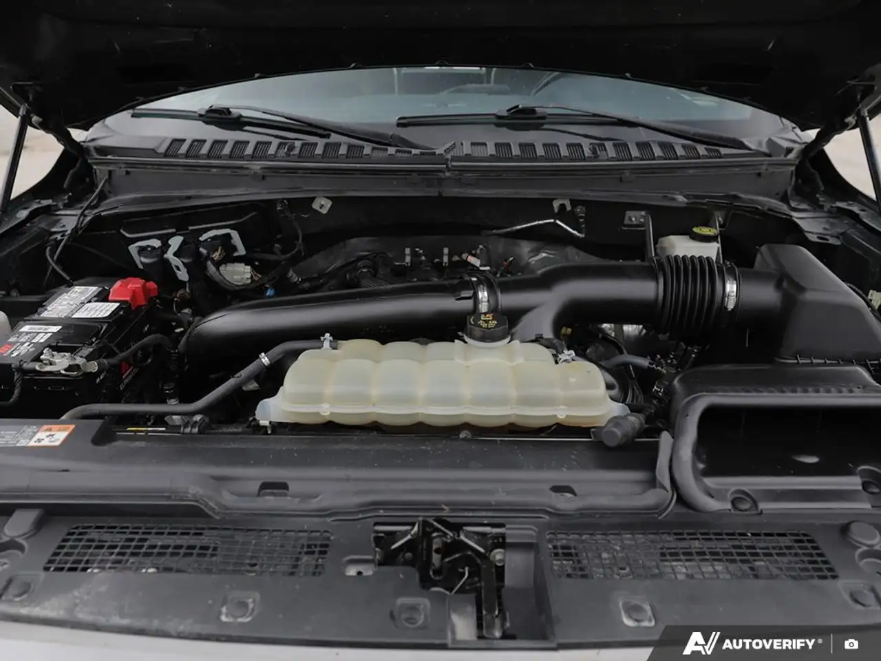 Ford Expedition - Image 8