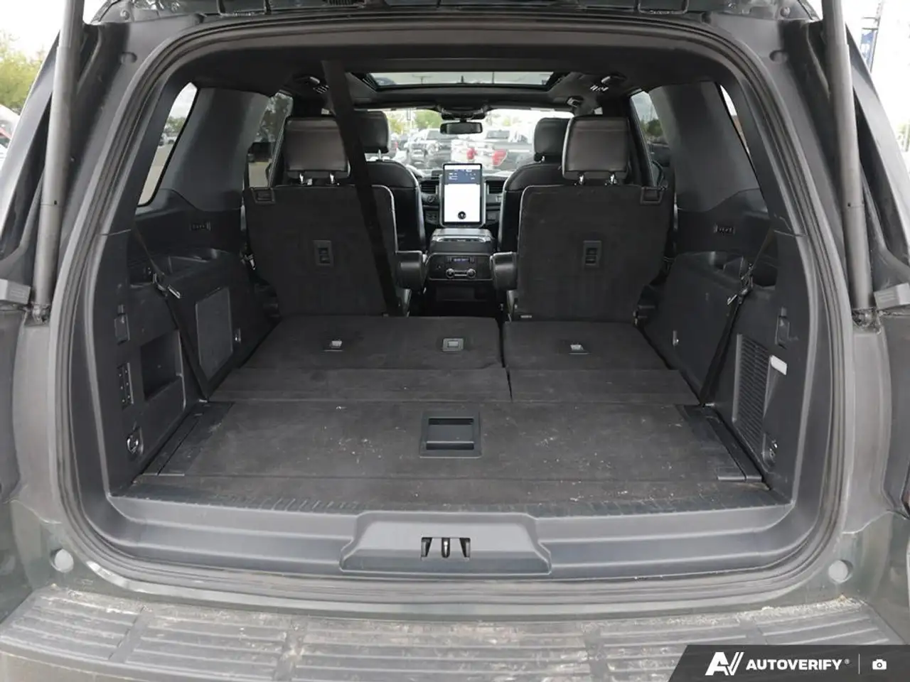 Ford Expedition - Image 11