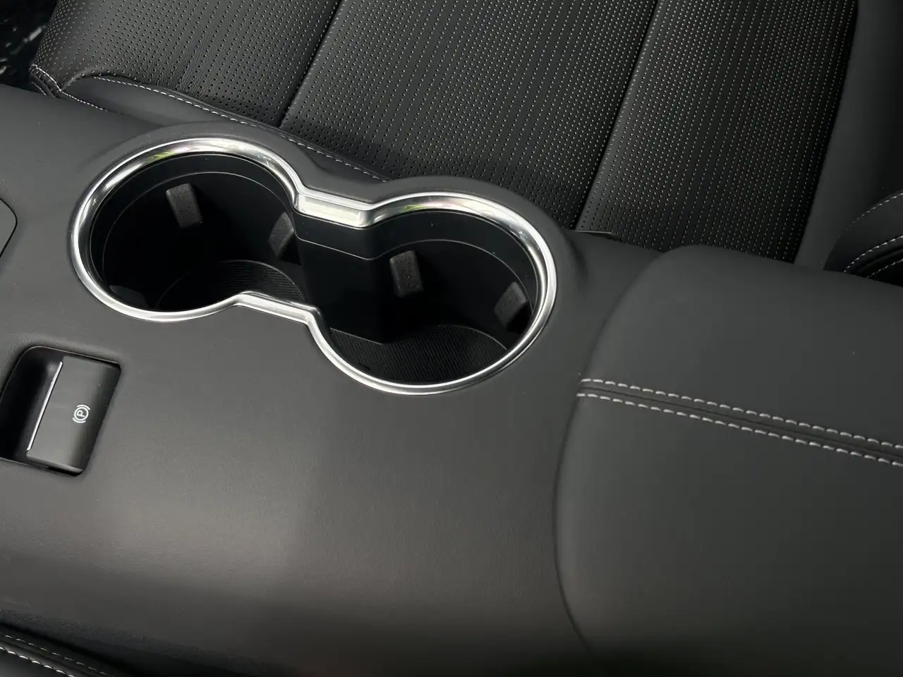 Ford Mustang - Image 24