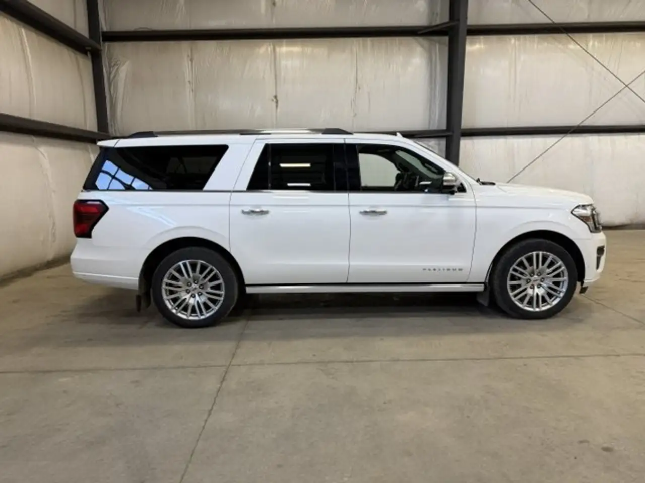 Ford Expedition - Image 4