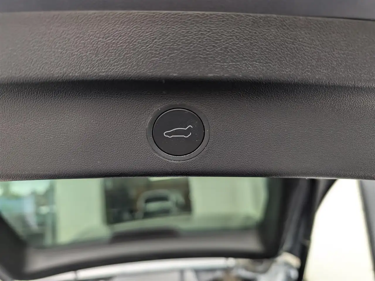Tesla Model Y - Image 26