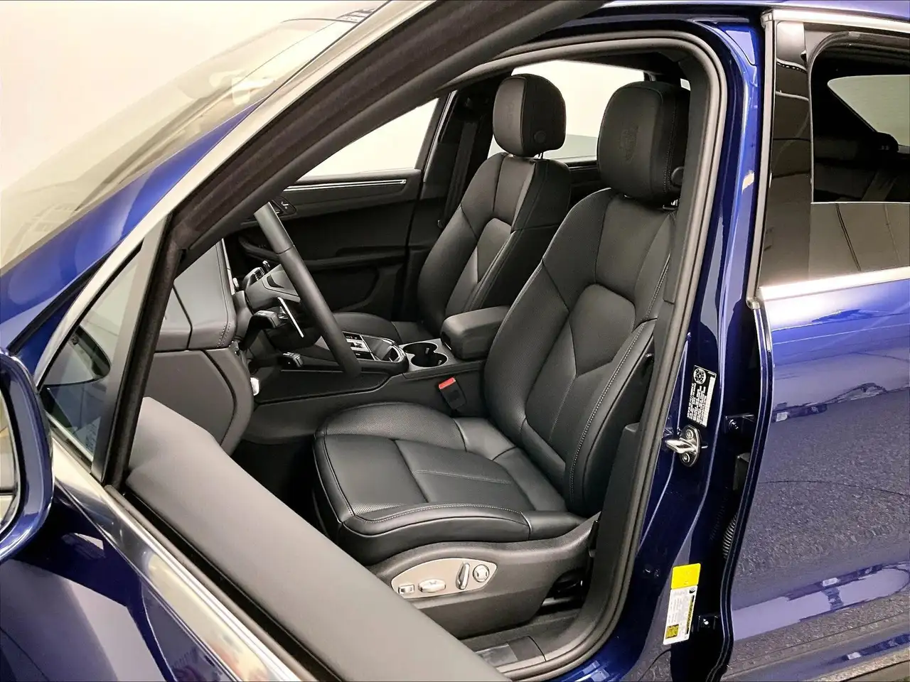Porsche Macan - Image 12