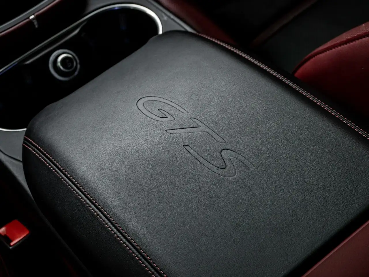 Porsche Cayenne - Image 18