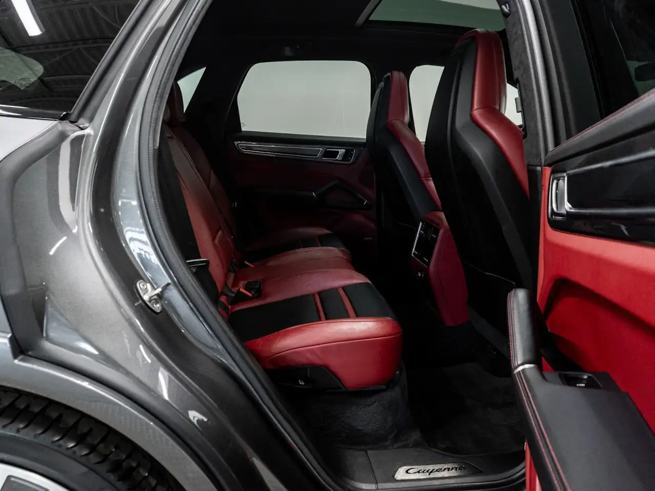 Porsche Cayenne - Image 21