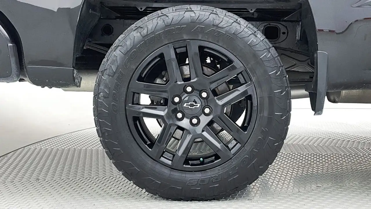 Chevrolet Silverado 1500 - Image 34