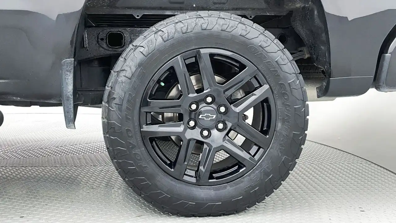 Chevrolet Silverado 1500 - Image 35