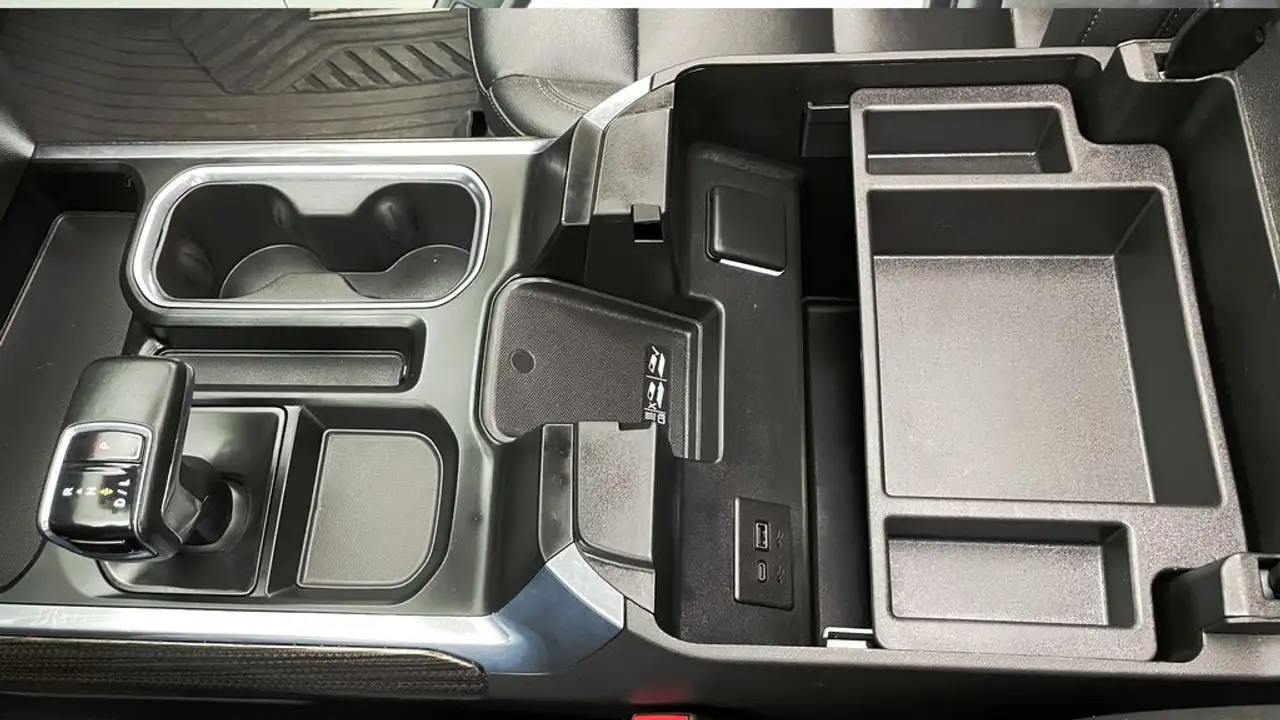 Chevrolet Silverado 1500 - Image 16