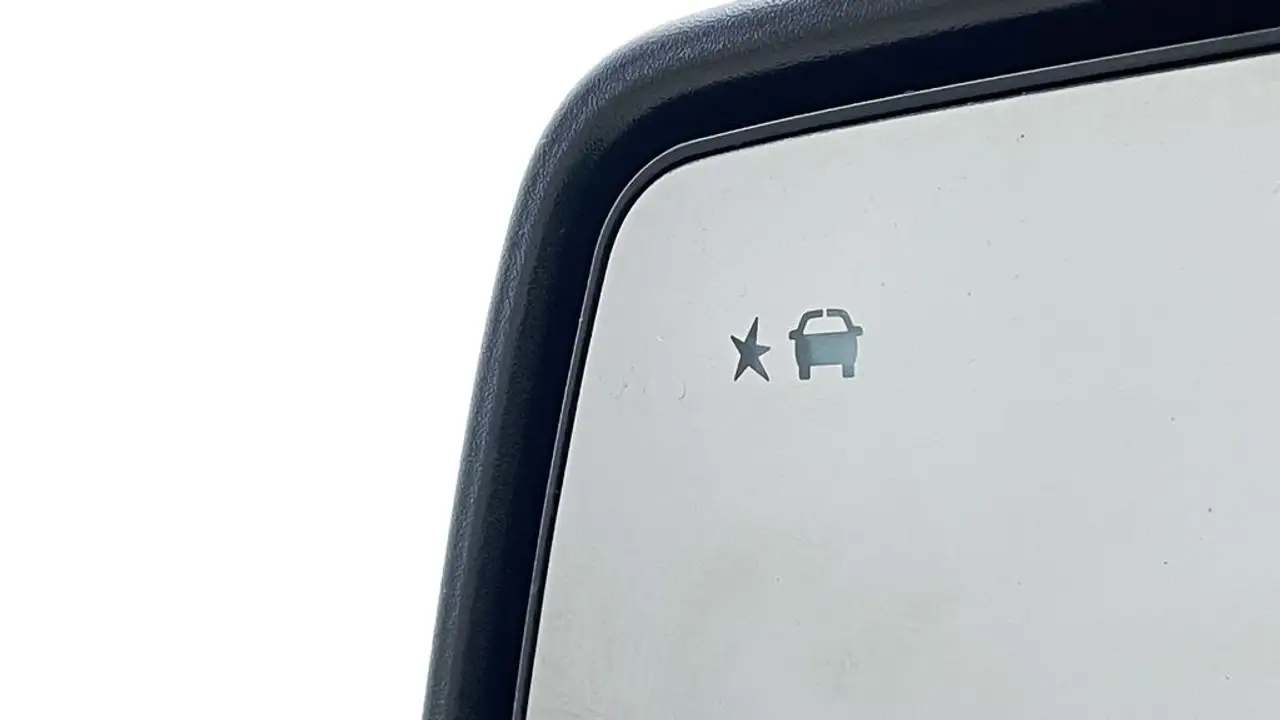 Chevrolet Silverado 1500 - Image 17