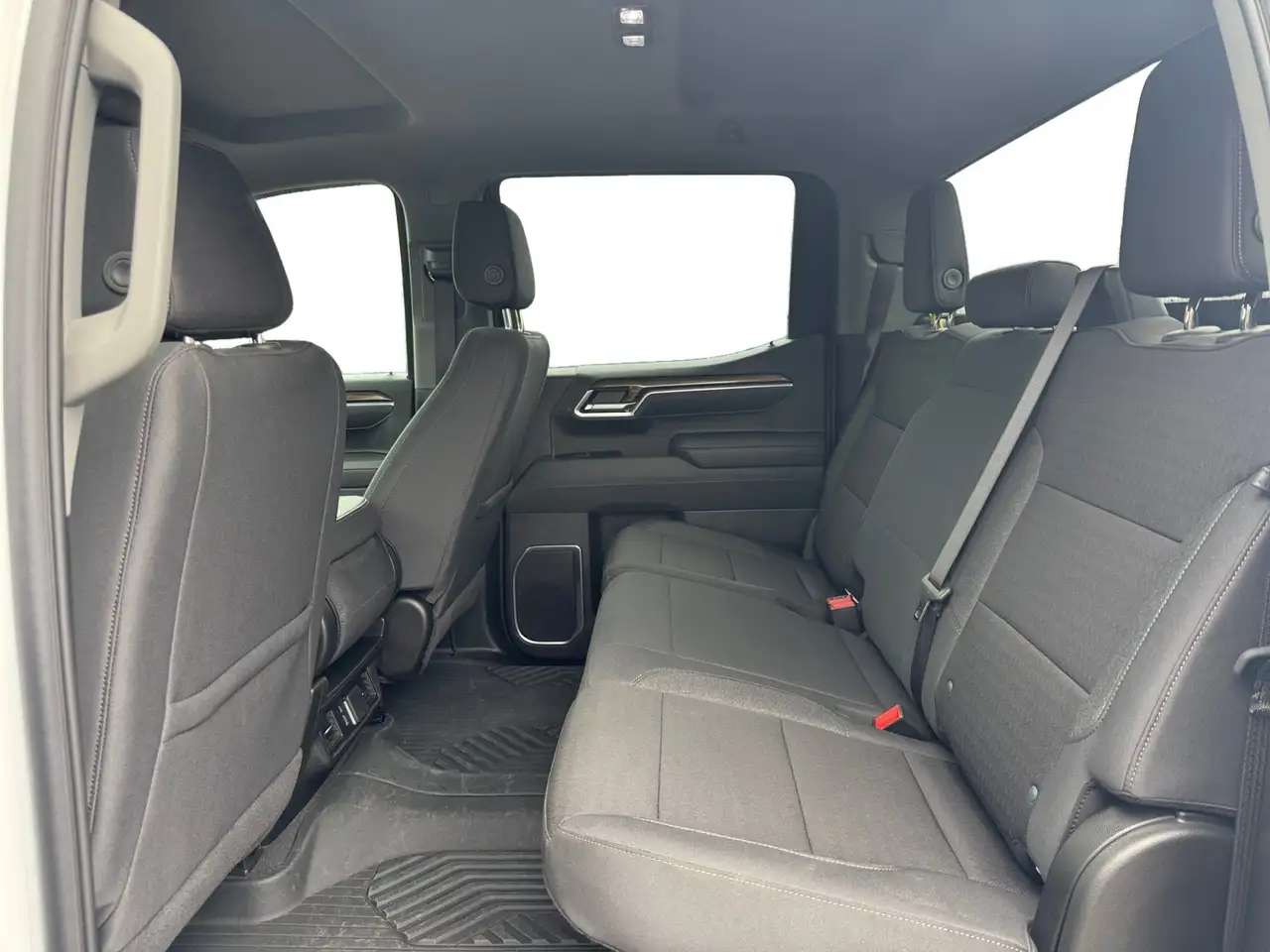 Chevrolet Silverado 1500 - Image 8