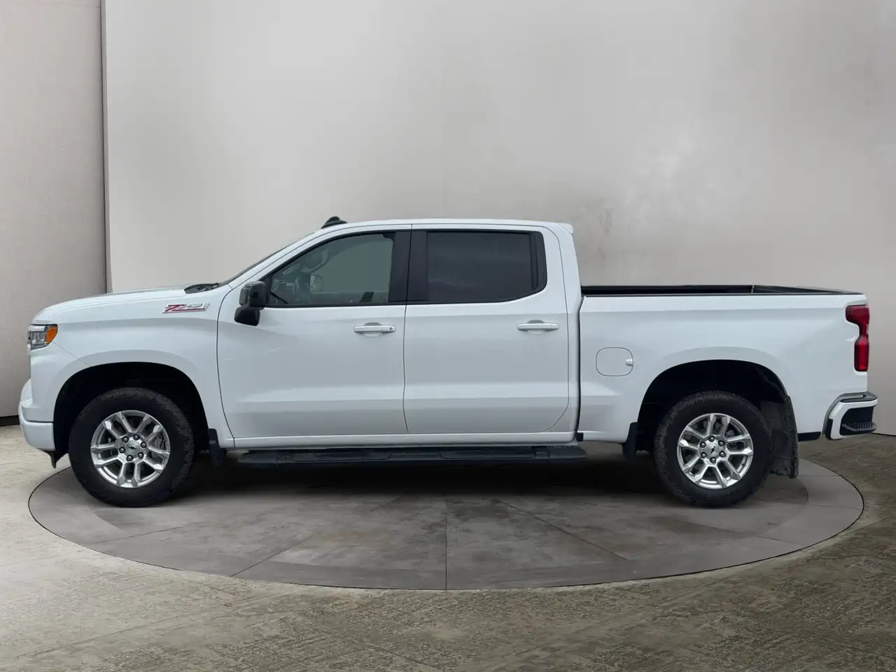 Chevrolet Silverado 1500 - Image 2