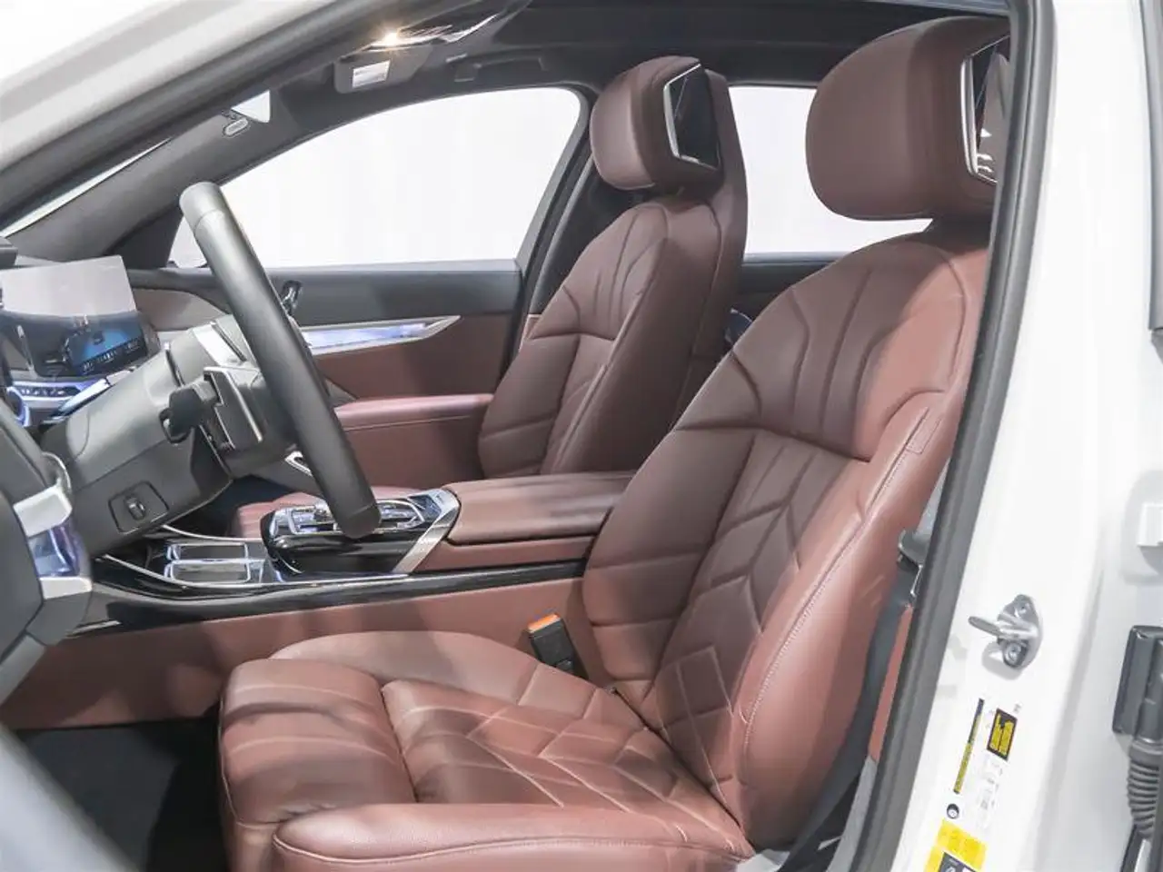 BMW i7 - Image 8