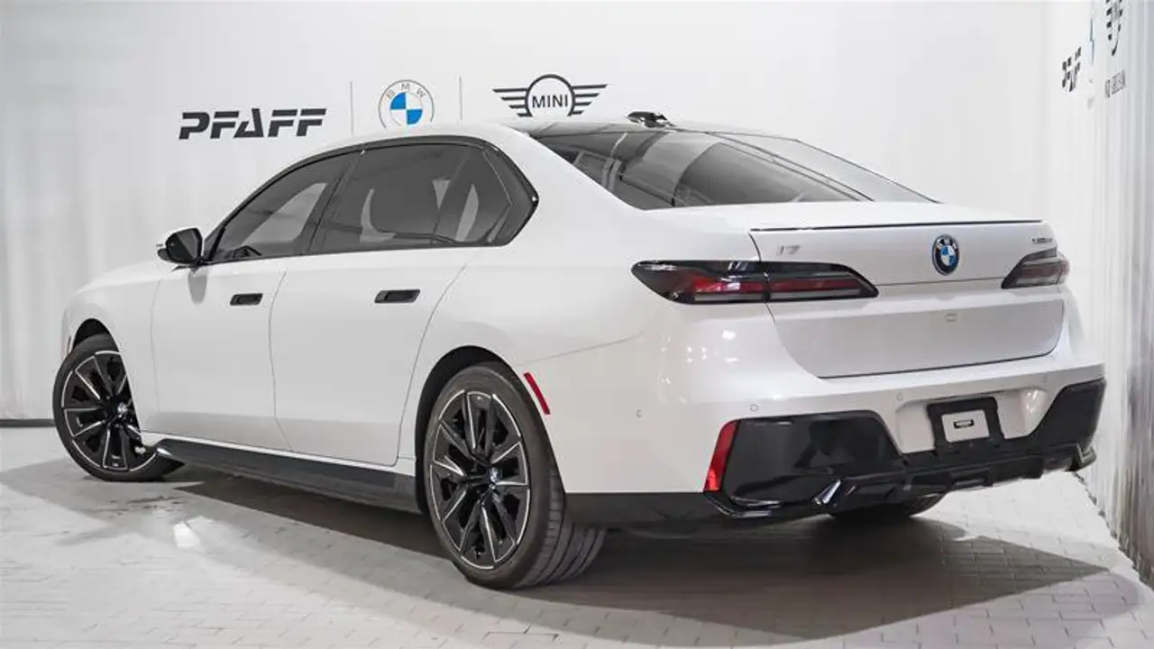 BMW i7 - Image 4