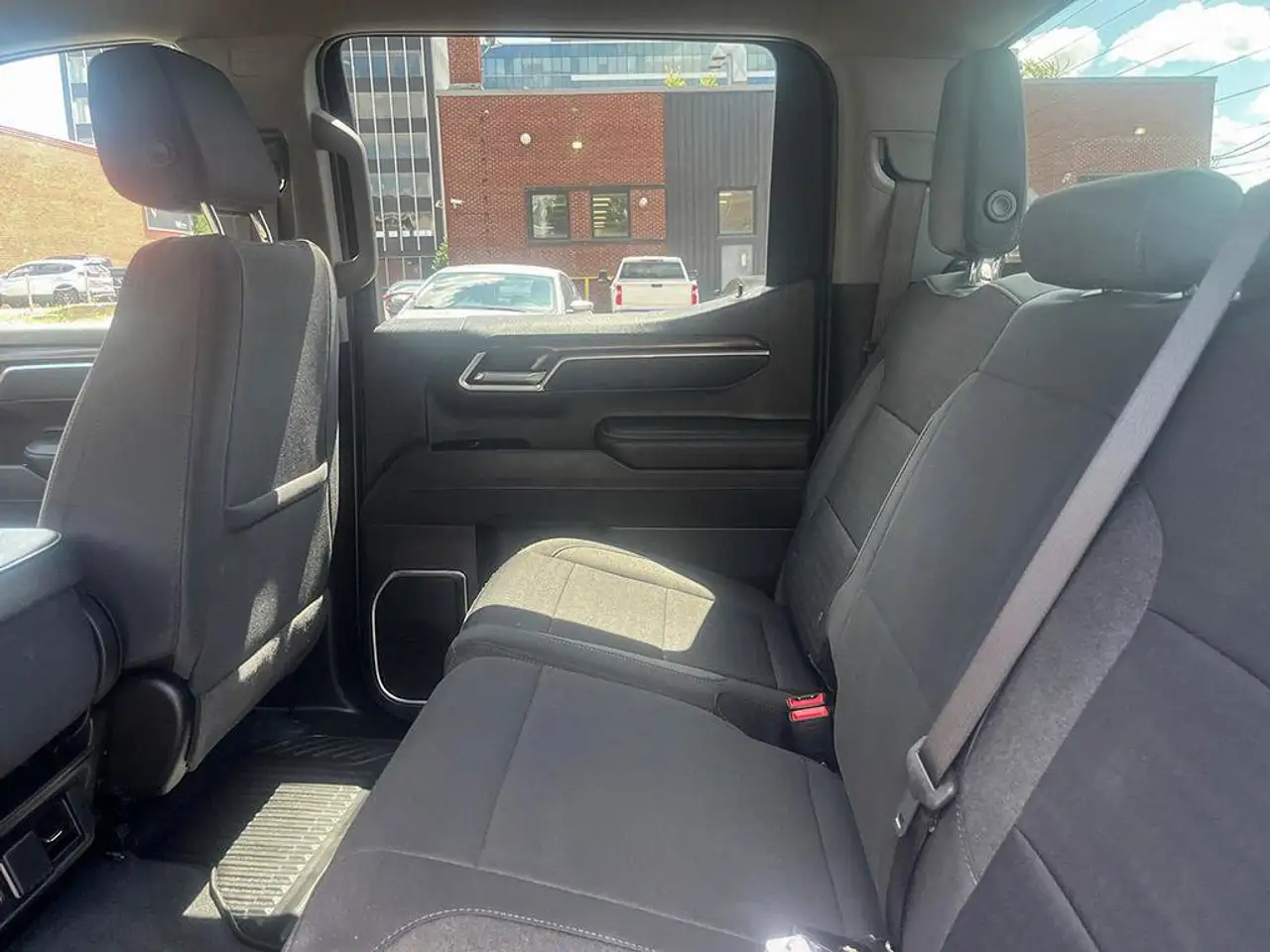 Chevrolet Silverado 1500 - Image 20