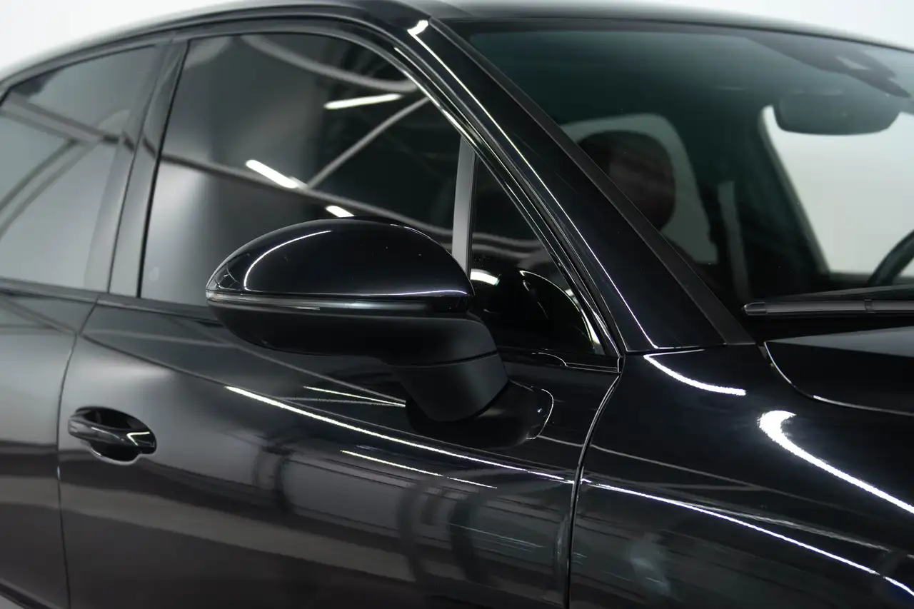 Porsche Cayenne - Image 18