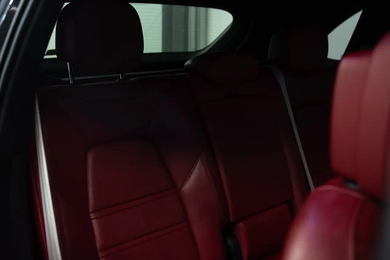 Porsche Cayenne - Image 14