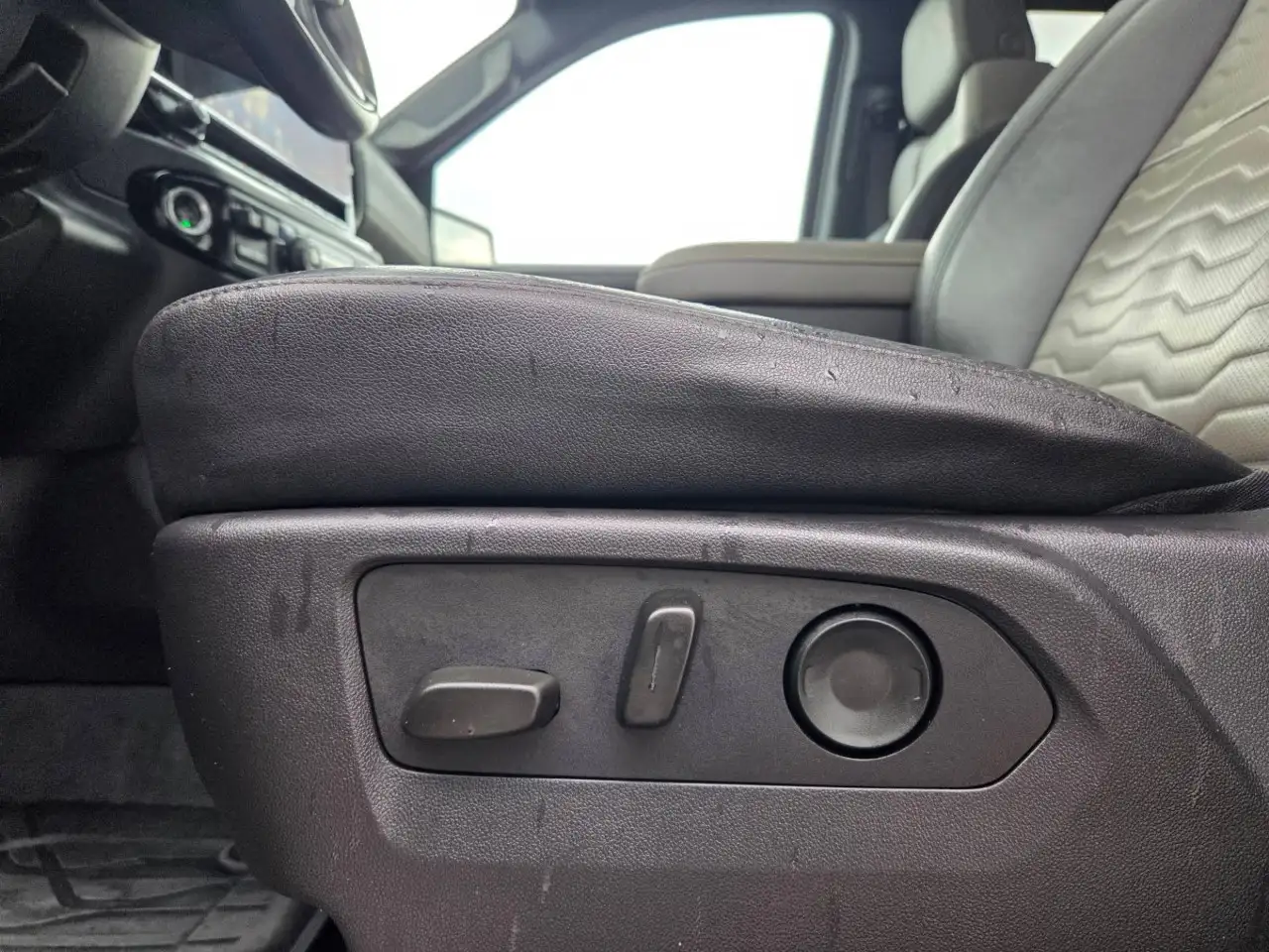 Chevrolet Silverado 1500 - Image 23