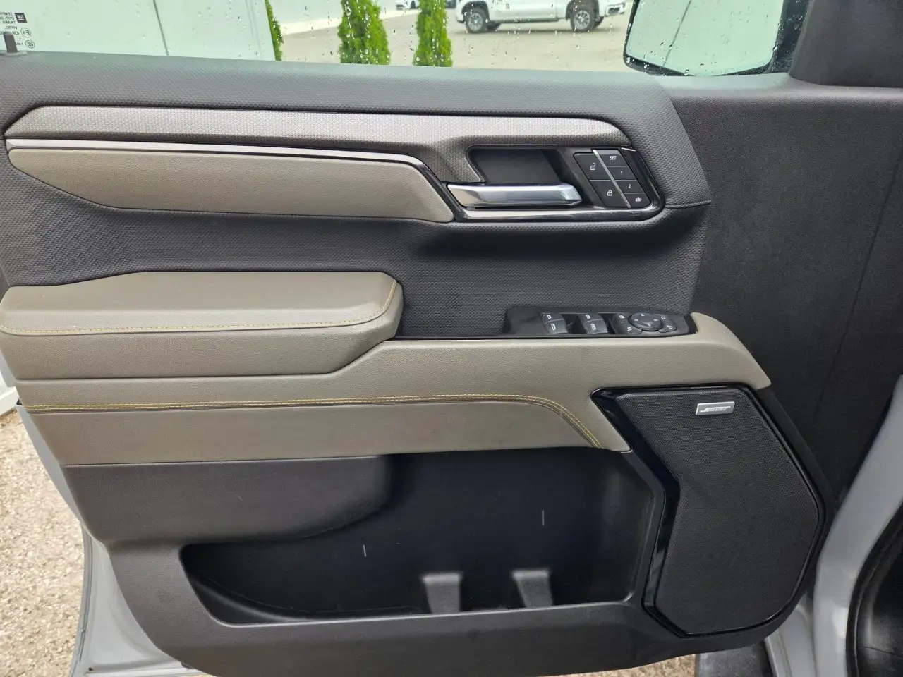 Chevrolet Silverado 1500 - Image 18