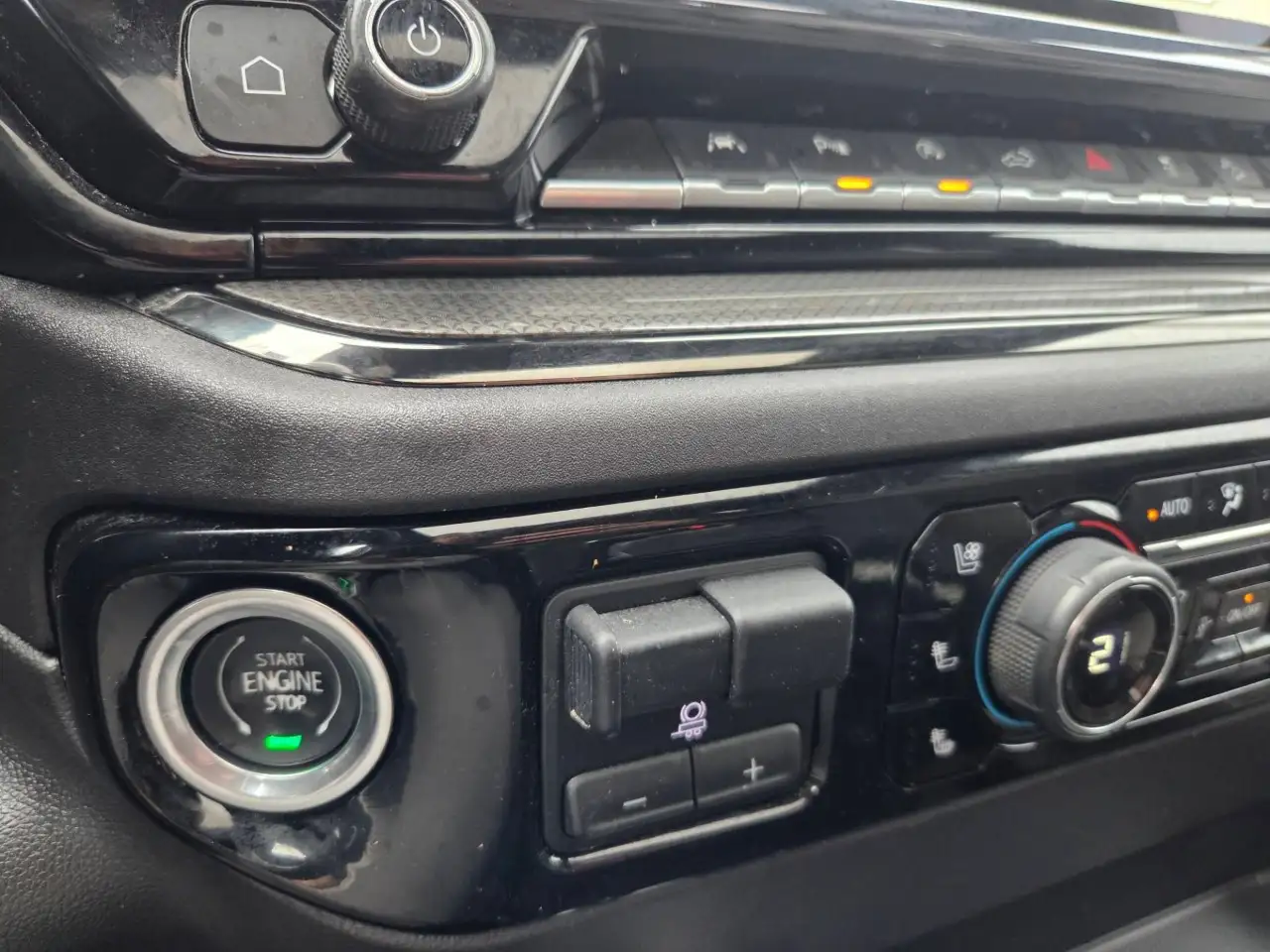 Chevrolet Silverado 1500 - Image 32