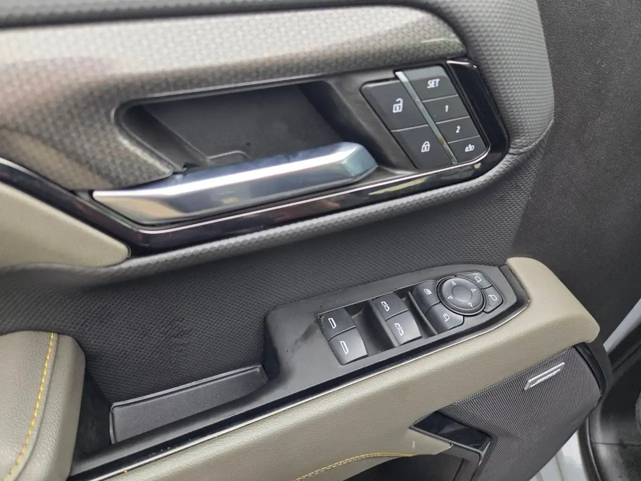 Chevrolet Silverado 1500 - Image 19
