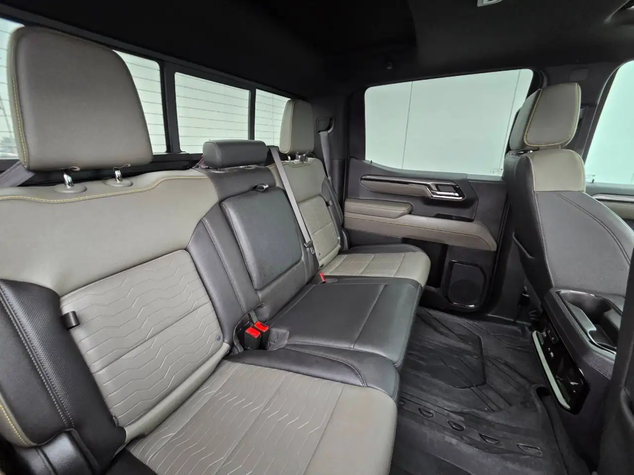 Chevrolet Silverado 1500 - Image 13