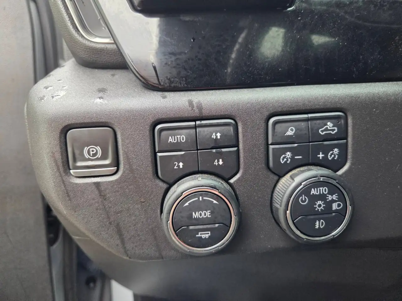 Chevrolet Silverado 1500 - Image 24