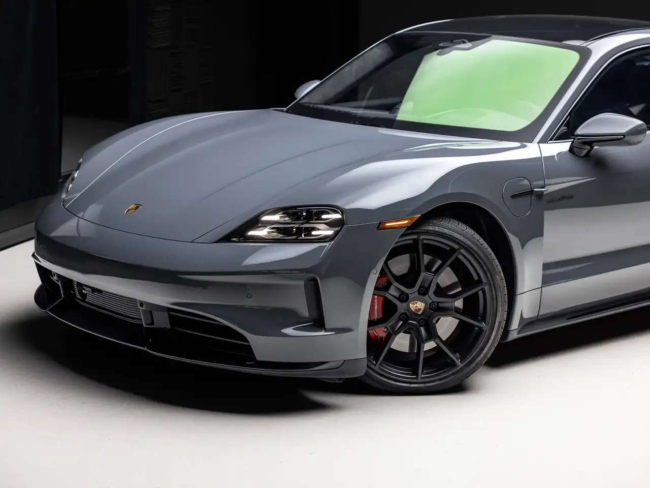 Porsche Taycan - Image 35