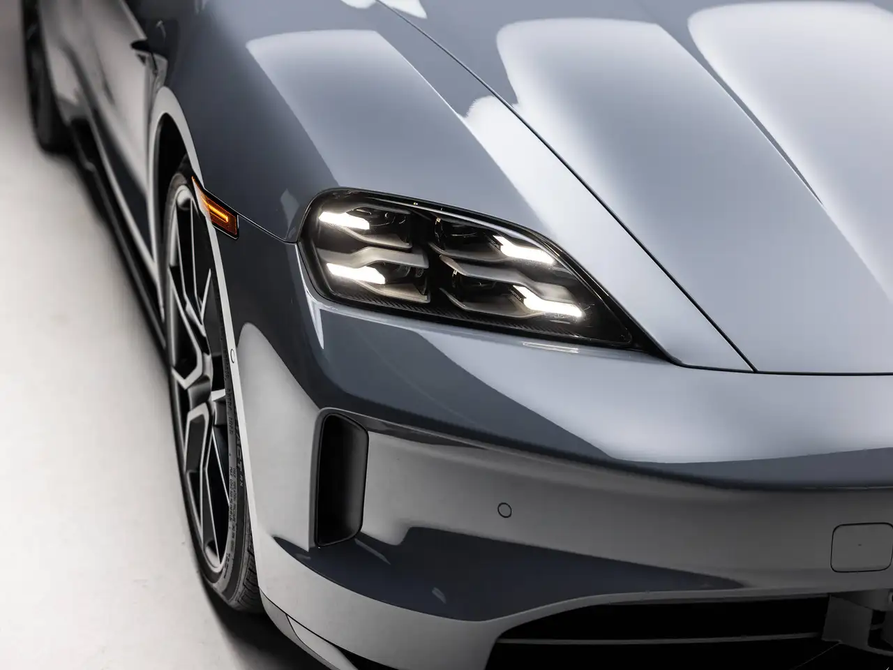 Porsche Taycan - Image 39
