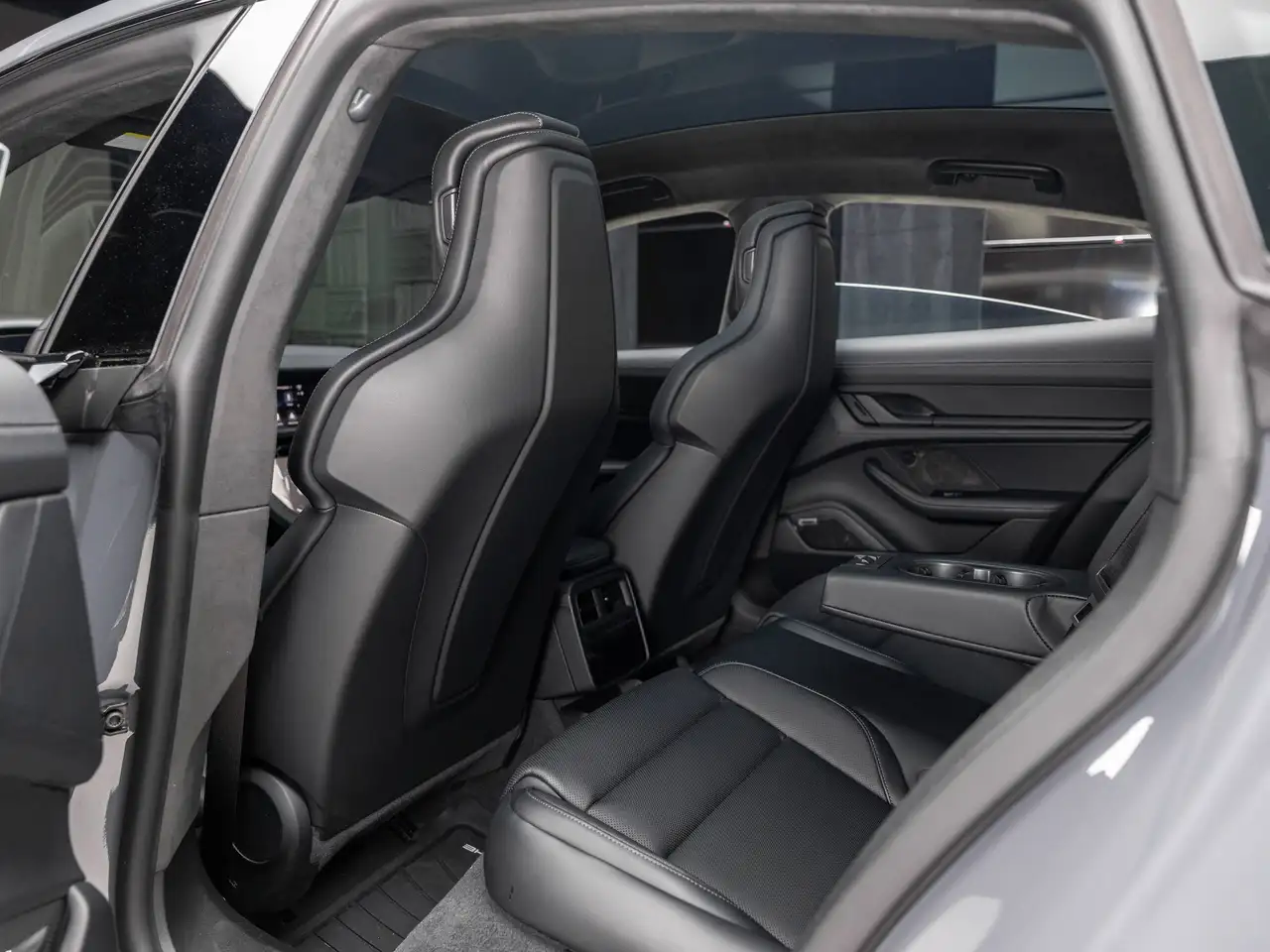 Porsche Taycan - Image 31