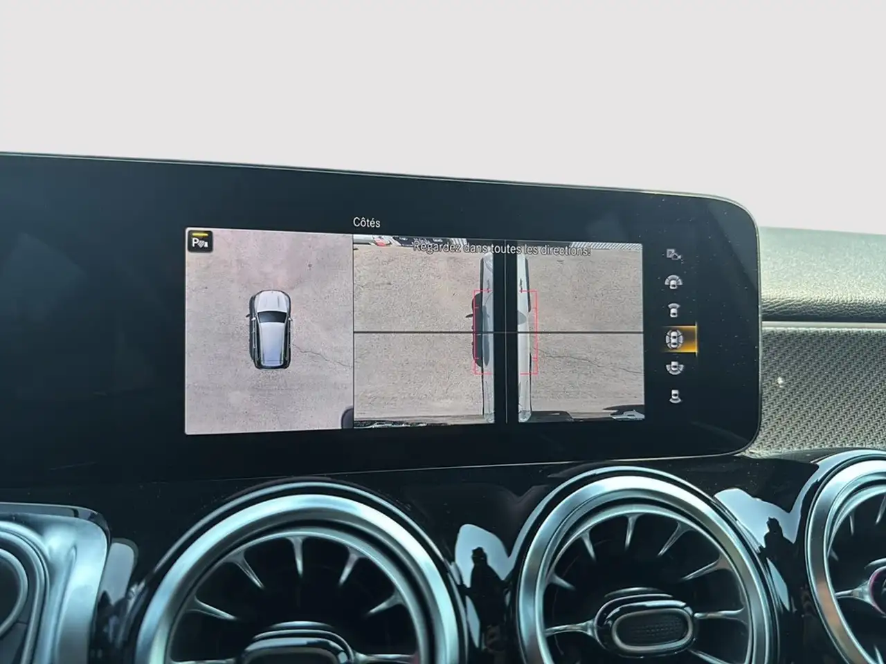 Mercedes-Benz GLB - Image 37