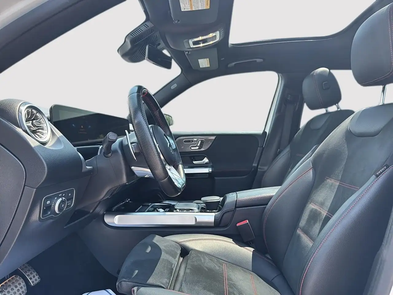 Mercedes-Benz GLB - Image 14