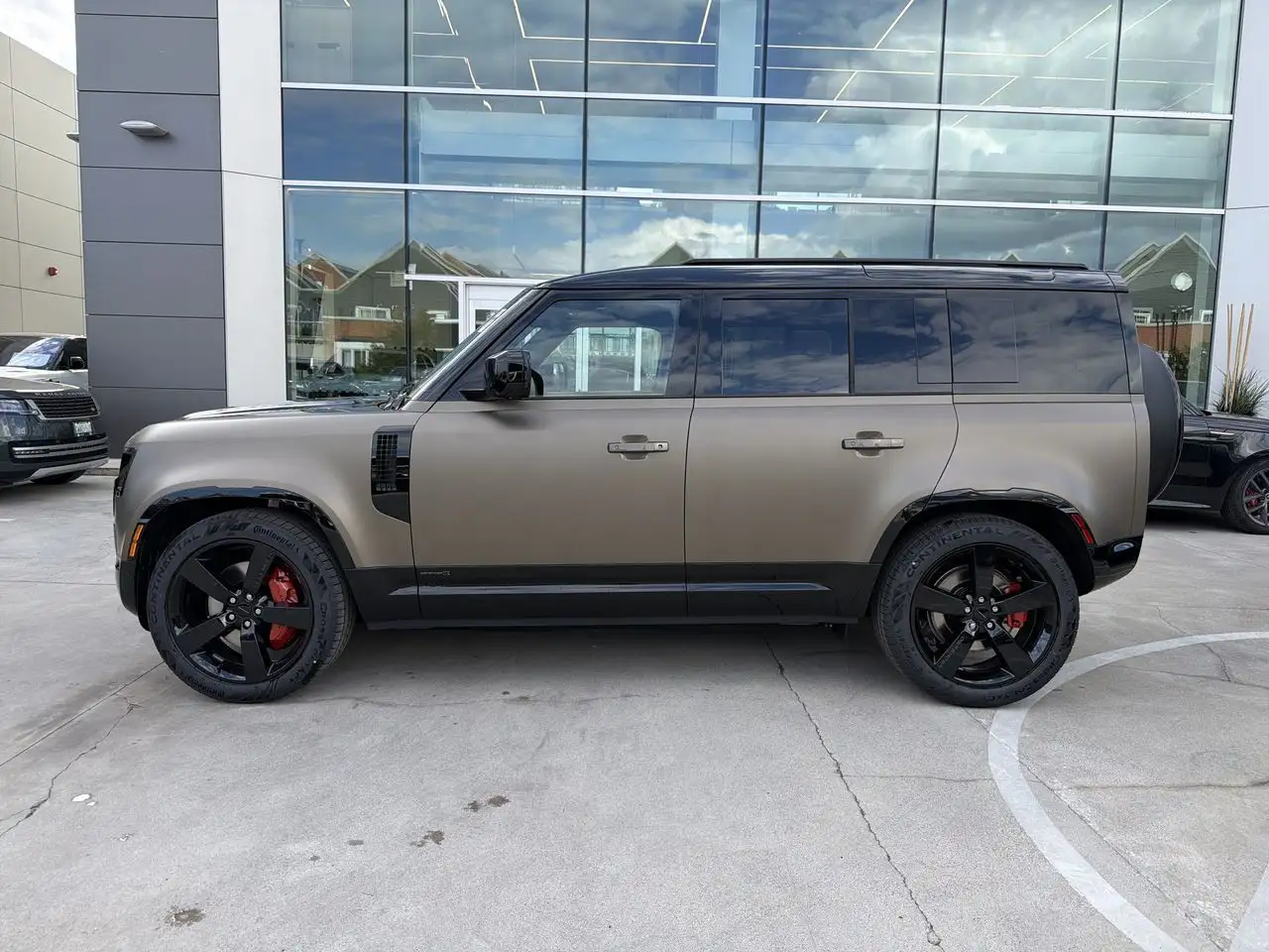Land Rover Defender - Image 5