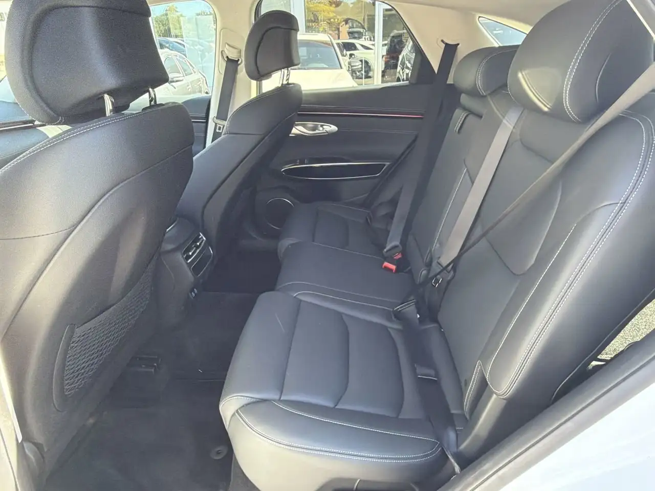 Genesis GV70 - Image 30
