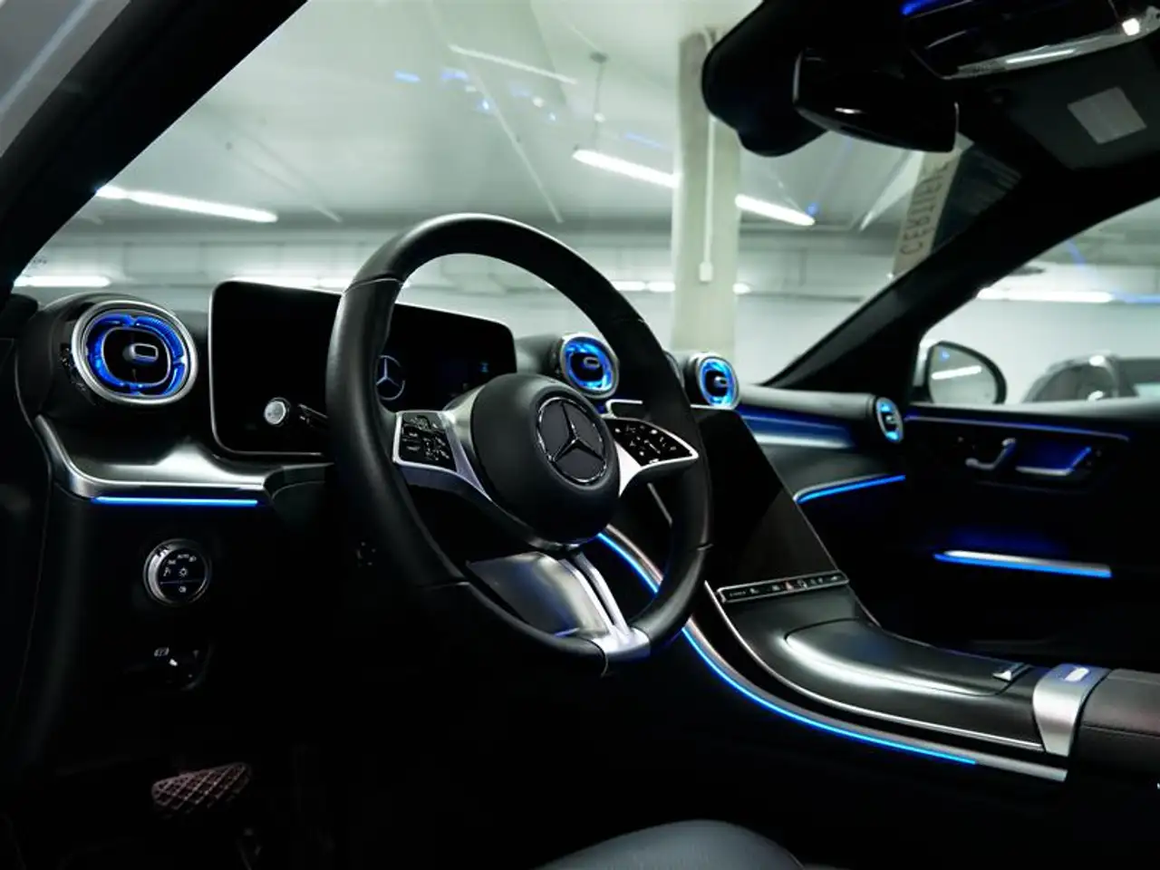 Mercedes-Benz C-Class - Image 18