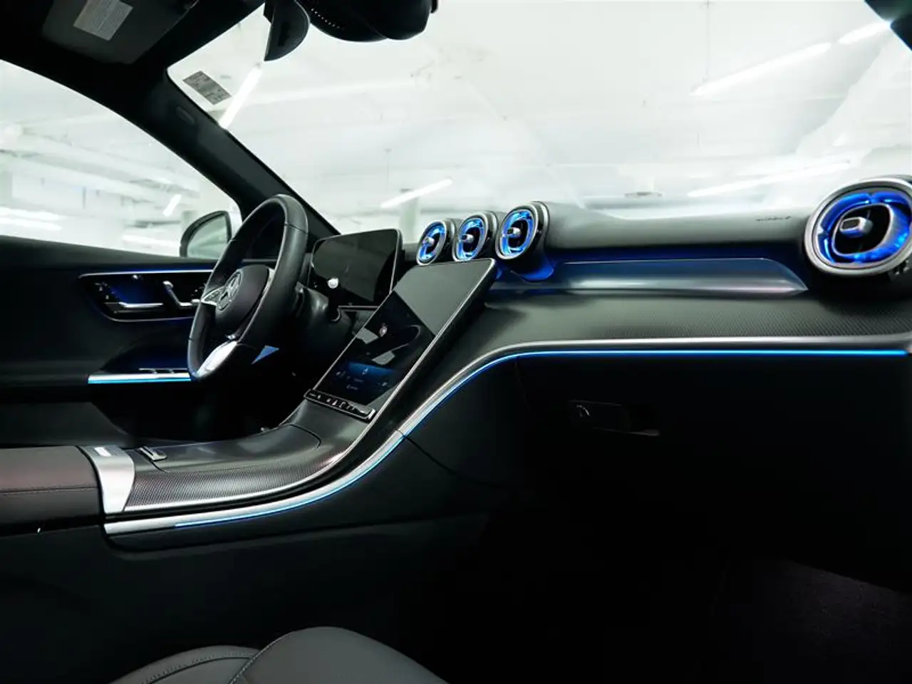 Mercedes-Benz C-Class - Image 21